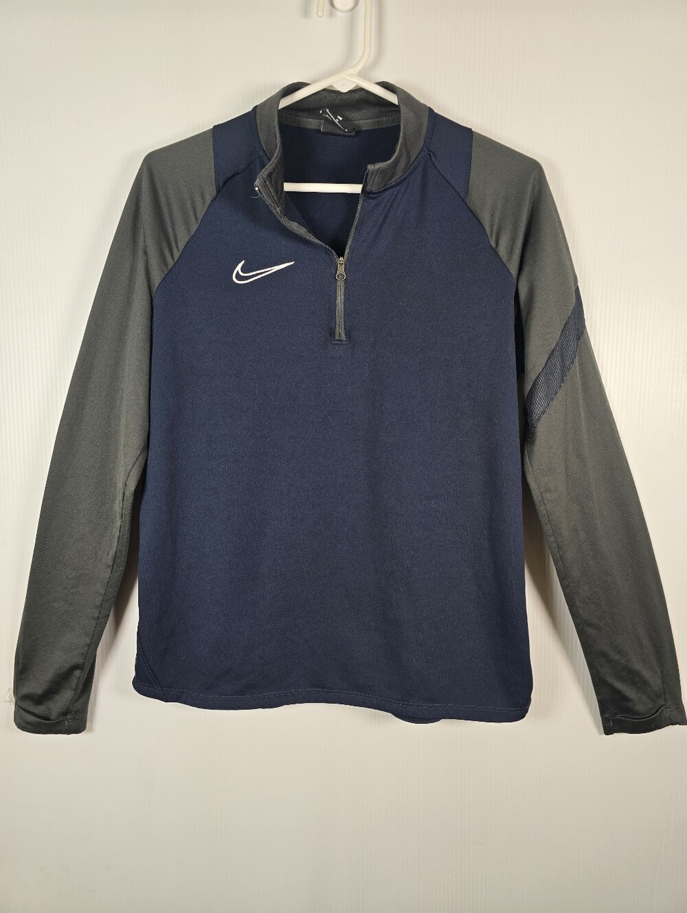 NWOT Nike Men’s Navy & Charcoal Quarter Zip Pullover Running Activewear Size M